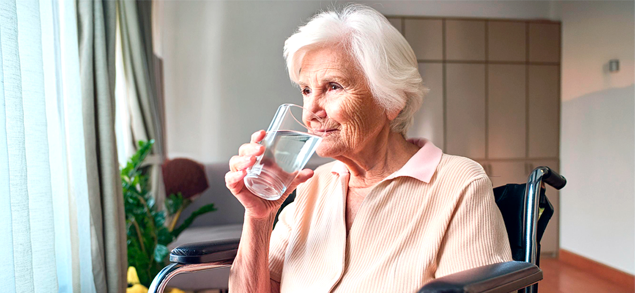 La importancia de la hidratación en la salud de las personas mayores